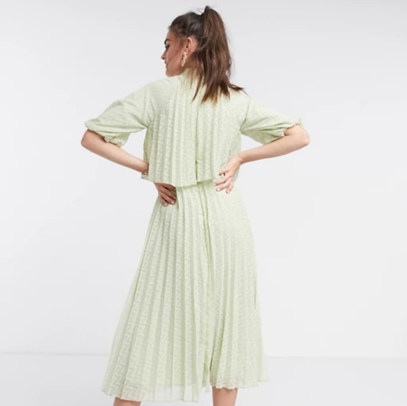 high neck pleated double layer midi dress - Picture 3 of 3